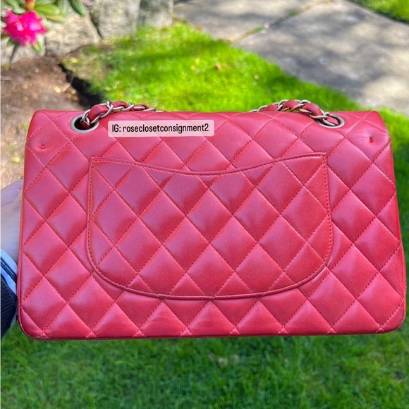 Authentic Chanel Classic Medium double flap in GHW - Picture 5 of 17